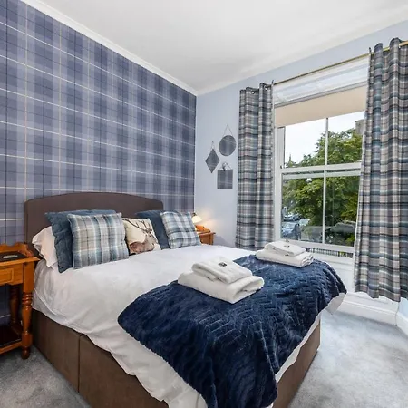 לינה וארוחת בוקר Portland House