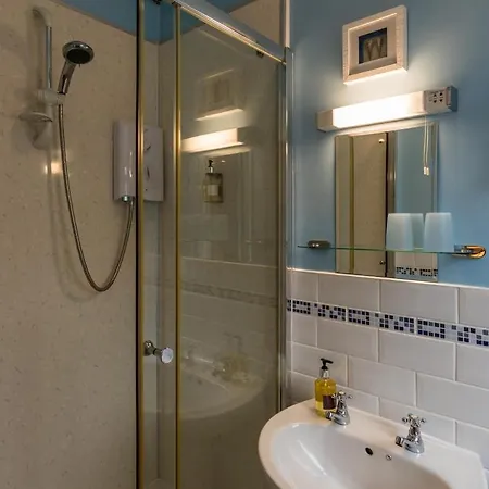 לינה וארוחת בוקר Portland House