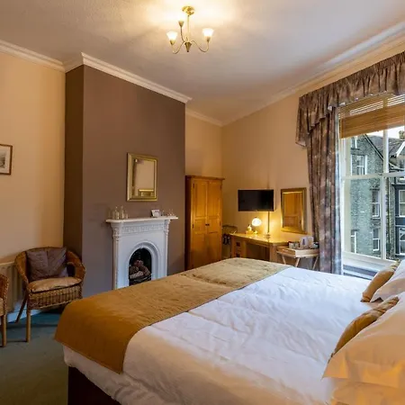 לינה וארוחת בוקר Portland House *