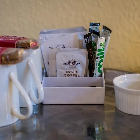 לינה וארוחת בוקר Portland House